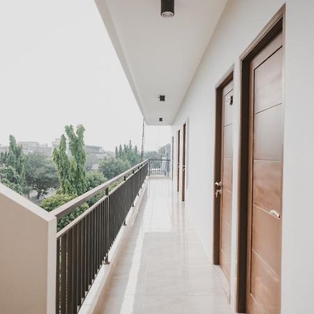 Hotel Reddoorz Near Taman Palem Jakarta Exterior foto