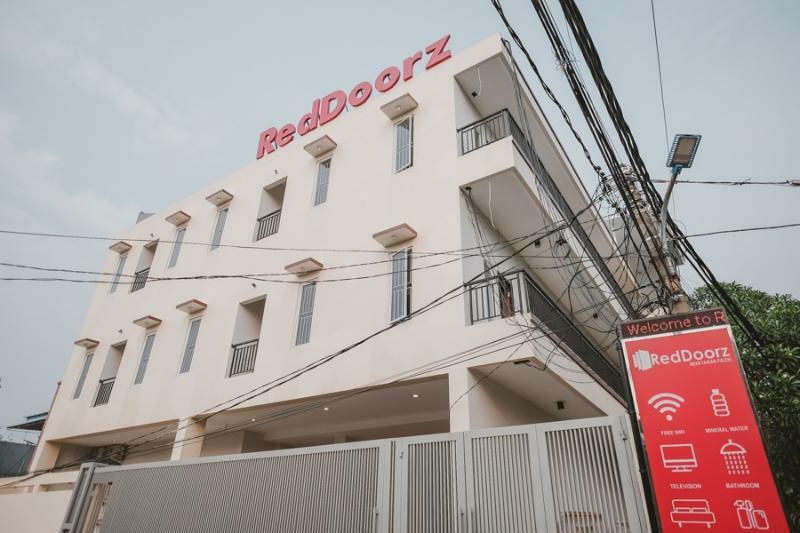 Hotel Reddoorz Near Taman Palem Jakarta Exterior foto