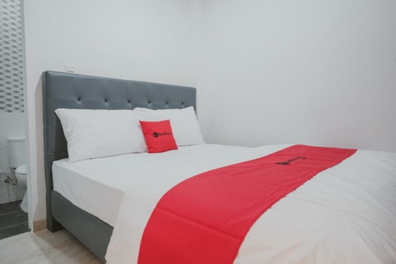 Hotel Reddoorz Near Taman Palem Jakarta Exterior foto