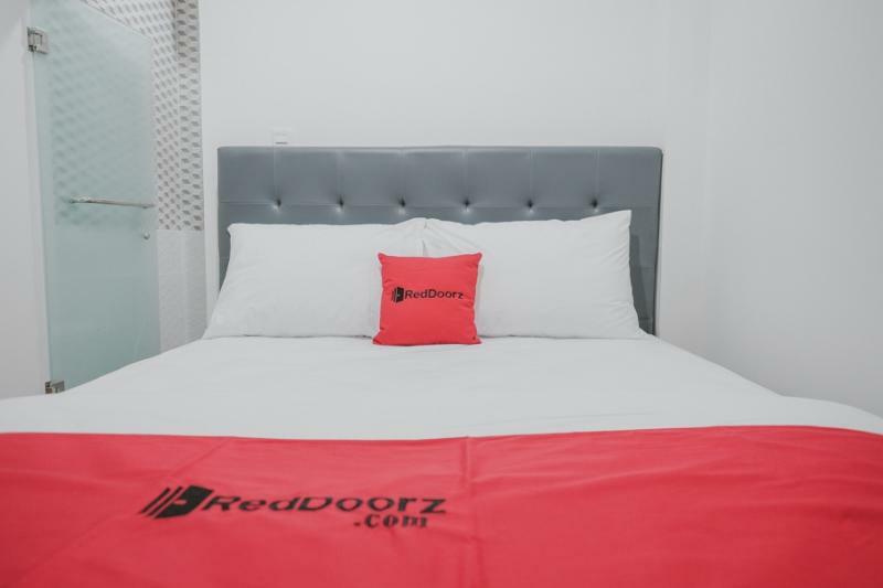Hotel Reddoorz Near Taman Palem Jakarta Exterior foto