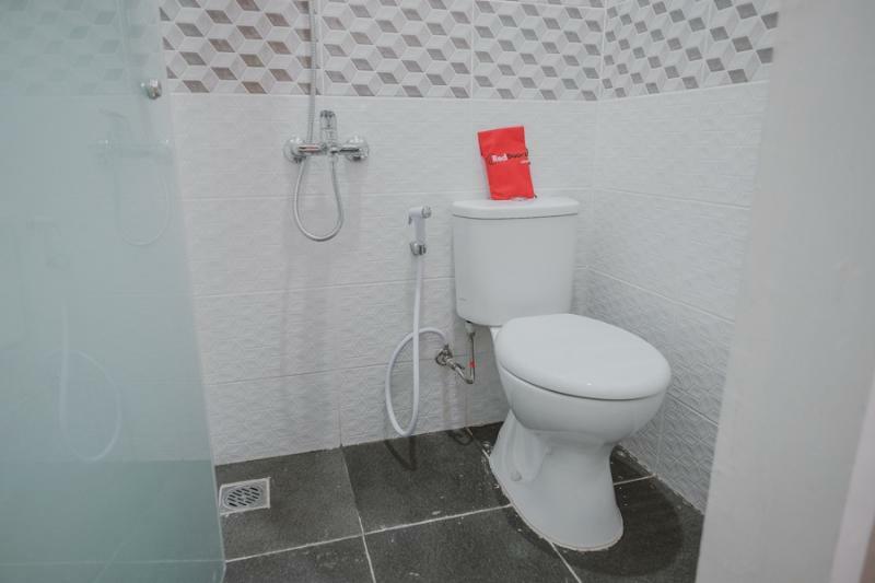 Hotel Reddoorz Near Taman Palem Jakarta Exterior foto